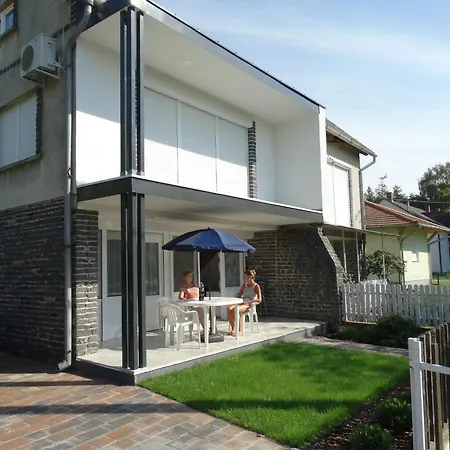 Holiday home Tulipan Vendeghaz *